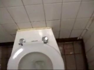 Publiczne toaleta pissing