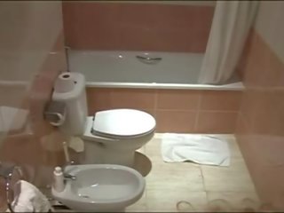 Skrytý camara divinity koupel masturbace