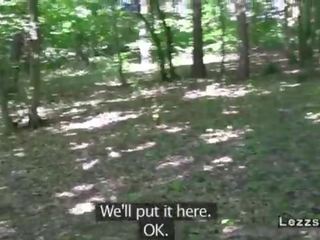 European amator lesbiene lins în pădure